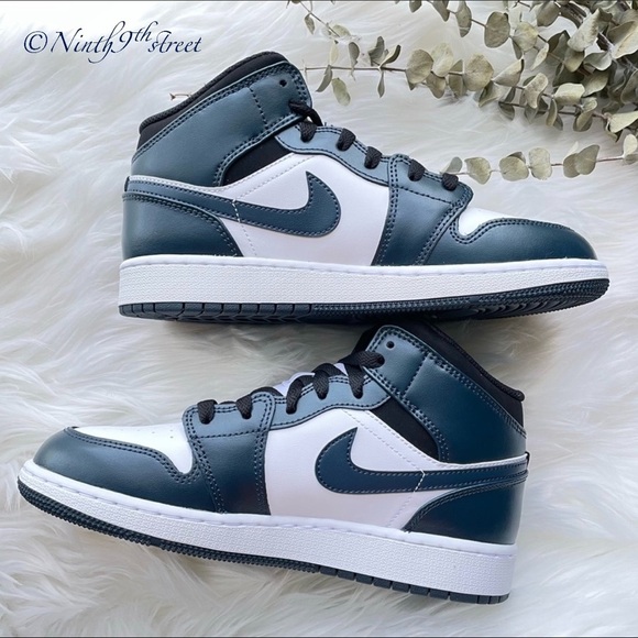 NIKE Air Jordan 1 Mid Armory Navy PRICE FIRM - Picture 5 of 14